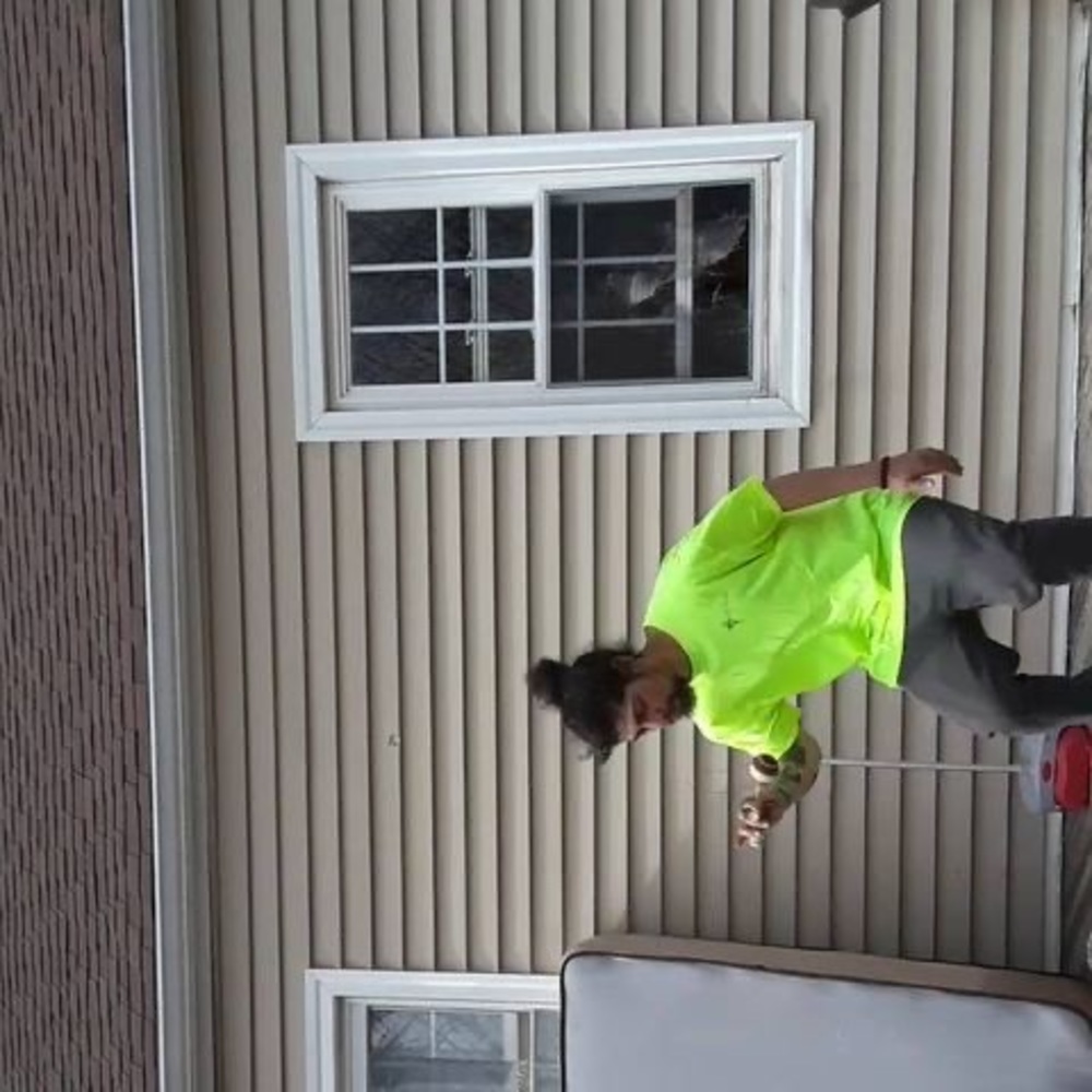 Meet your Posher, Carlos